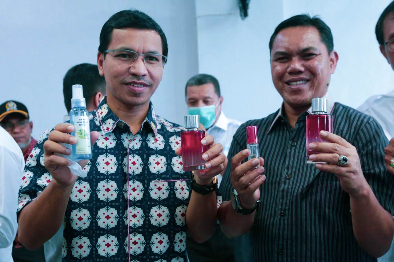 Atasi Kelangkaan di Pasaran, SMTI Banda Aceh Produksi Hand Sanitizer