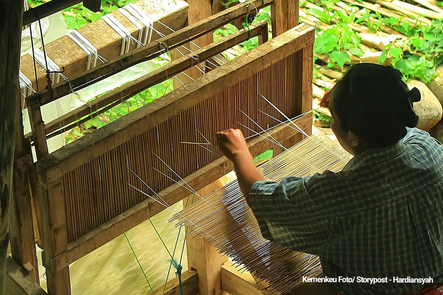 Penenun Kampung Naga