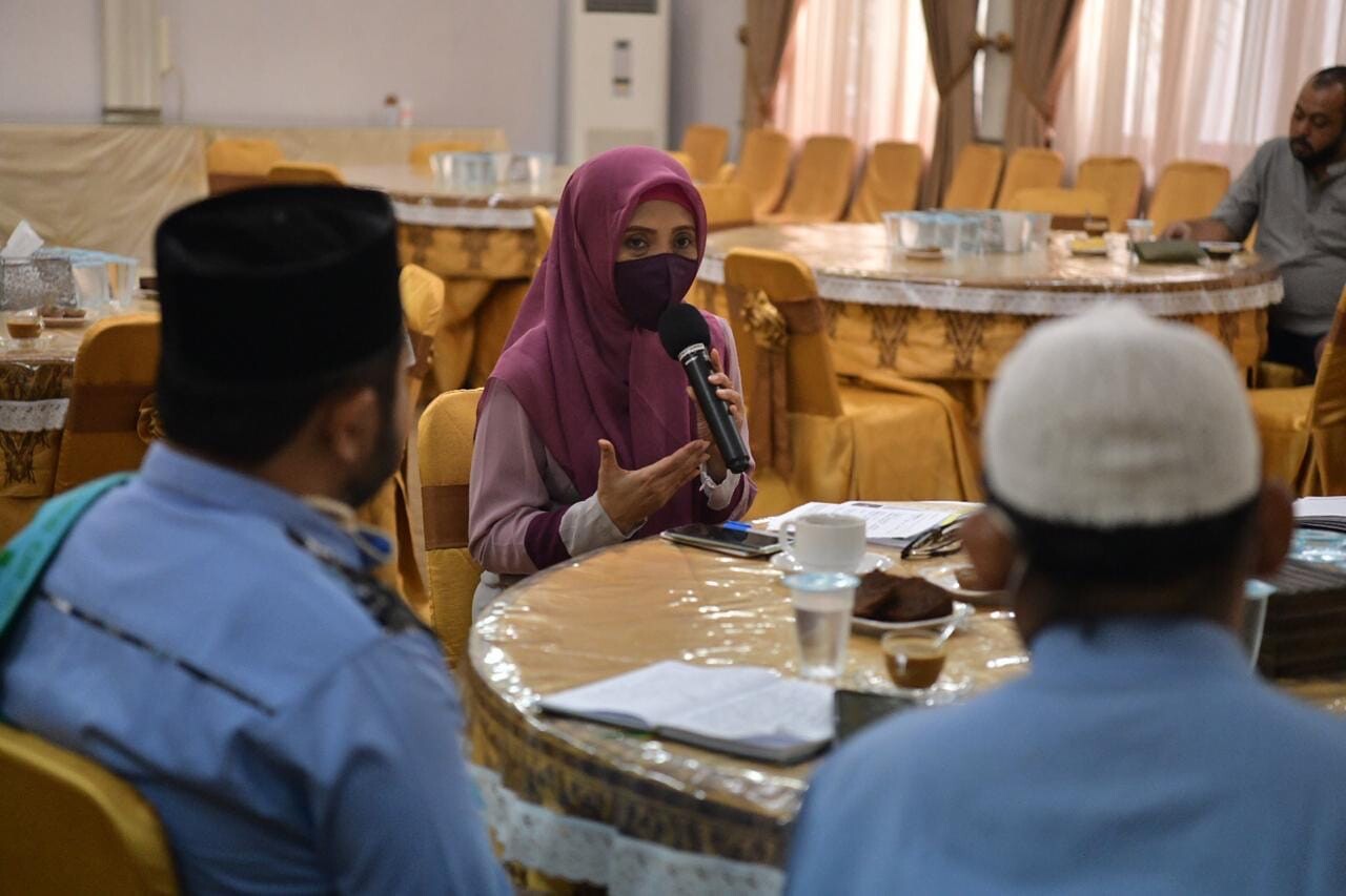 Wakil Ketua Gugus Tugas Covid-19 Aceh, Dyah Erti Idawati melakukan pertemuan dengan Ormas Islam guna membahas upaya menanggulangi penyebaran Covid-19 di Aceh di Rumah Dinas Wakil Gubernur Aceh, Jum'at (26/6)