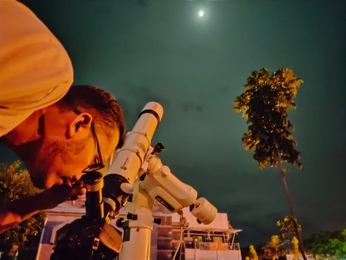 Tim Falakiyah Kanwil Kemenag Aceh memantau fenomena gerhana bulan penumbra yang melintasi Aceh, Sabtu dinihari, 6 Juni 2020