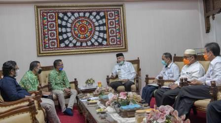 Plt. Gubernur Aceh, Nova Iriansyah menerima audiensi pengurus DPD APDESI Provinsi Aceh, di Rumah Dinas Wakil Gubernur Aceh, Jum'at, (10/7)