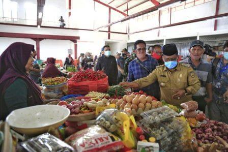 Pasar Al Mahirah Lamdingin, Kado 3 Tahun Amin-Zainal Untuk Warga Kota
