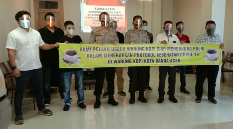 Sosialisasi protokol kesehatan pencegahan Covid-19 untuk para pemilik usaha warung kopi oleh Dirbinmas Polda Aceh