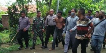 Sam, seorang residivis pelaku pemerkosaan terhadap ibu rumah tangga serta pembunuhan anak di bawah umur di Desa Alue Gadeng, Kecamatan Birem Bayeun, Aceh Timur, ditangkap oleh aparat keamanan, Minggu (11/10)