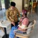 Haji Uma Menemui Hendra Saputra Yang Dirujuk Berobat Di Surabaya