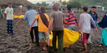 Korban terseret ombak di Pantai Payangan, Jember