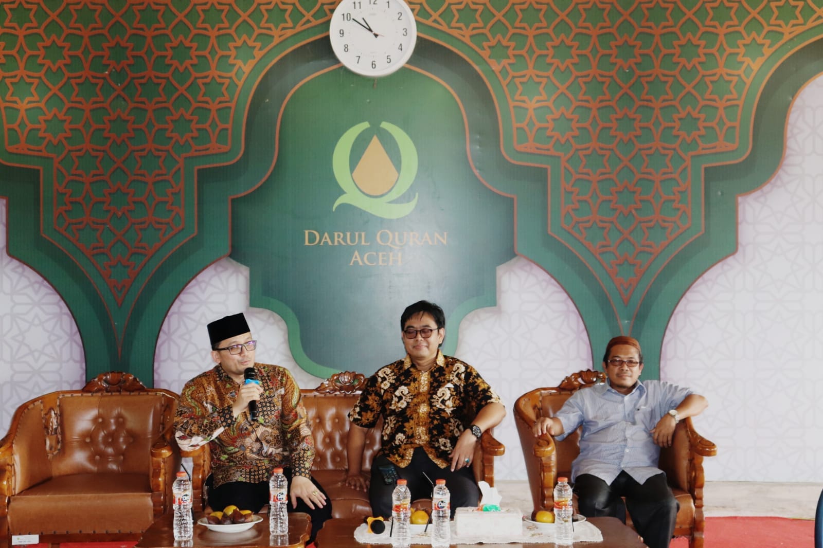 Dekan Fakultas Syariah dan Hukum UIN Syarif Hidayatullah Jakarta Dr Ahmad Tholabi Kharlie SH MA MH menyampaikan kuliah umum di Dayah Darul Quran Aceh (DQA) Gampong Tumbo Baro, Kuta Malaka, Aceh Besar