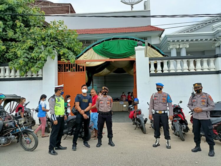 Polisi jajaran Polda Aceh dan jajaran Polres menggelar pengamanan perayaan Hari Raya Waisak ke-2566 Tahun 2022 di sejumlah Vihara, Senin (16/5)