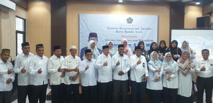 ASN Kantor Kementerian Agama Banda Aceh menyambut Kakankemenag yang baru H Abrar Zym SAg MH, Senin (23/5)