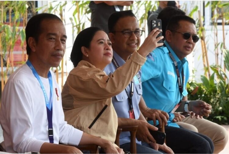 Presiden Jokowi dan Gubernur DKI Jakarta Anies Baswedan duduk mengapit Ketua DPR RI Puan Maharani saat menonton Formula E Jakarta, Sabtu (5/6/2022). Foto: Instagram Puan Maharani