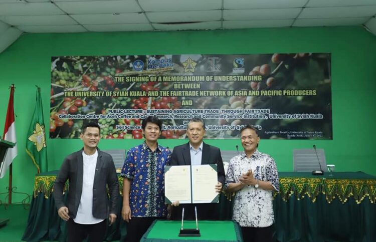 Fakultas Pertanian USK melalui Pusat Riset Kopi dan Kakao kampus setempat, menandatangani kerja sama dengan Fairtrade NAPP