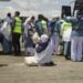 Jamaah calon haji Aceh yang tergabung dalam kelompok terbang (kloter) 02-BTJ Embarkasi Aceh, saat hendak diberangkatkan dari Bandara SIM menuju Arab Saudi, Kamis (16/6)