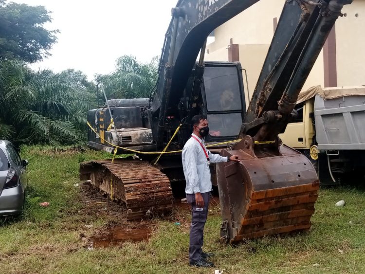 Polres Aceh Jaya kembali mengungkap kasus tindak pidana illegal mining berupa penambangan pasir dan kerikil secara ilegal menggunakan alat berat jenis ekskavator di Desa Sango, Kecamatan Jaya
