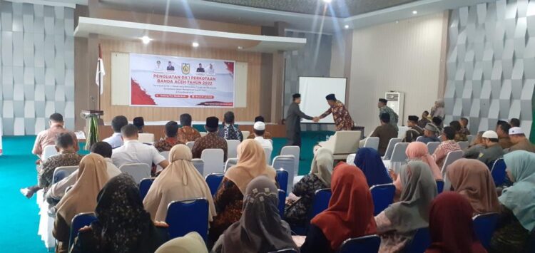 Dalam memperkuat pelaksanaan syariat Islam di Kota Banda Aceh, Dinas Syariat Islam melakukan penguatan da’i perkotaan di Aula ITLC, Kamis (28/7)