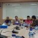 Rektor UIN Prof Dr Mujiburrahman MAg didampingi Dosen Fakultas Dakwah dan Komunikasi Dr Jasafat, dan Kepala Biro AUPK, Ibnu Sa'dan pada pertemuan silaturahmi dengan media, Sabtu (6/8)