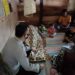 Seorang IRT di Desa Peunaron Baru, Kecamatan Peunaron, Aceh Timur meninggal dunia kesetrum arus listrik saat memperbaiki kulkas dengan tangan basah, Sabtu (6/8)
