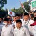 Ketua DPW PKB Aceh Irmawan mendampingi Ketua Umum DPP PKB Muhaimin Iskandar saat Pendaftaran Partai Politik Calon Peserta Pemilu 2024 di Kantor KPU, Jakarta Pusat, Senin (8/8/2022)