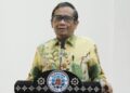 Menko Polhukam Mahfud MD berbicara pada peringatan 17 tahun Aceh damai, di hadapan tokoh asal Aceh yang tergabung dalam Dewan Pengurus Pusat Diaspora Global Aceh, di Gedung Lemhannas, Jakarta Pusat, Senin (15/8)