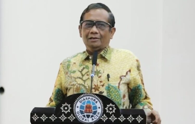 Menko Polhukam Mahfud MD berbicara pada peringatan 17 tahun Aceh damai, di hadapan tokoh asal Aceh yang tergabung dalam Dewan Pengurus Pusat Diaspora Global Aceh, di Gedung Lemhannas, Jakarta Pusat, Senin (15/8)