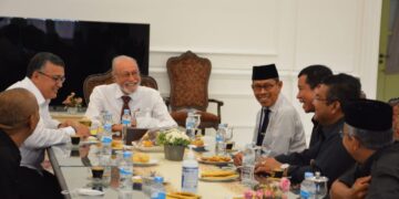Wali Nanggroe Aceh Malik Mahmud Al Haytar menerima kunjungan Ketua Pengadilan Tinggi (KPT) Banda Aceh Dr Suharjono, Rabu 7 September 2022 di Istana Wali Nanggroe kawasan Lampeuneurut, Aceh Besar