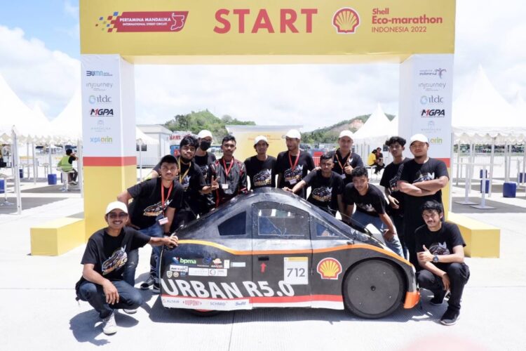 Tim mobil listrik USK meraih peringkat lima Shell Eco Marathon di Sirkuit Mandalika, NTB