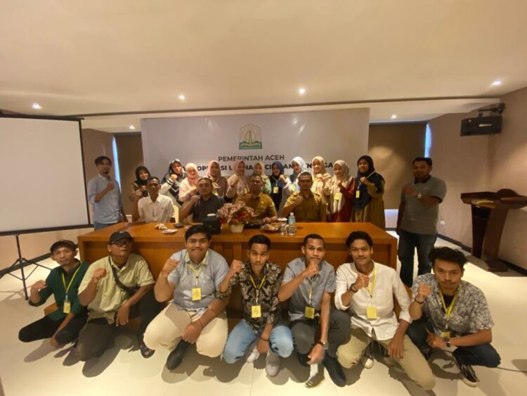 Puluhan pelaku usaha fotografi mengikuti bimbingan teknis bagi wirausaha pemula dan pelaku usaha mikro yang digelar Diskop dan UKM Aceh