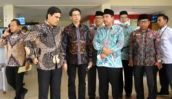 Irjen Kemenag RI Faisal Ali Hasyim saat tiba di Bandara SIM, Kamis (6/10)