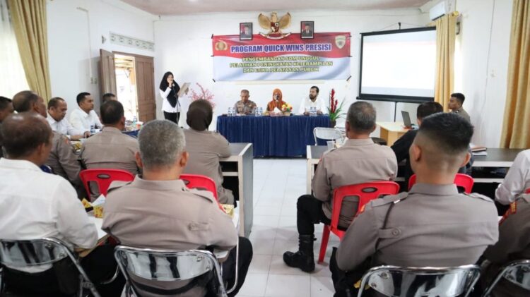 Polres Aceh Besar mengadakan pelatihan keterampilan dan etika pelayanan publik dalam rangka pengembangan sumber daya manusia yang unggul bagi personel di aula Polres Aceh Besar