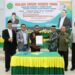 RCEO BSI Region Aceh Wisnu Sunandar menyaksikan penandatangan perjanjian kerja sama terkait layanan digital campus oleh Area Manager BSI Lhokseumawe Muhammad Arif Gunawan dan Rektor IAIN Langsa Dr Basri MA di Auditorium IAIN Langsa, Rabu (30/11)
