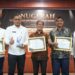 Gampong Lampulo Kecamatan Kuta Alam dan Gampong Peunyeurat Kecamatan Banda Raya meraih Anugerah Keterbukaan Informasi Publik 2022 tingkat Provinsi Aceh di Gedung Serbaguna Setda Aceh, Rabu (30/11)