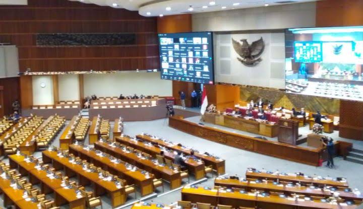 DPR RI dan pemerintah akhirnya mengesahkan RKUHP menjadi UU dalam rapat Paripurna yang digelar di kompleks parlemen, Selasa (6/12)