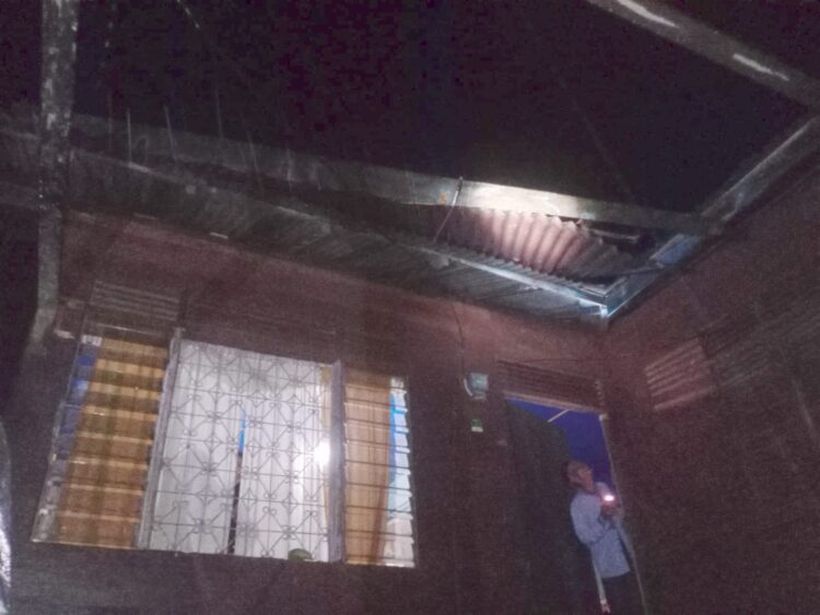 Empat rumah warga di Pidie Jaya rusak akibat hujan deras disertai angin kencang pada Sabtu malam (10/12)