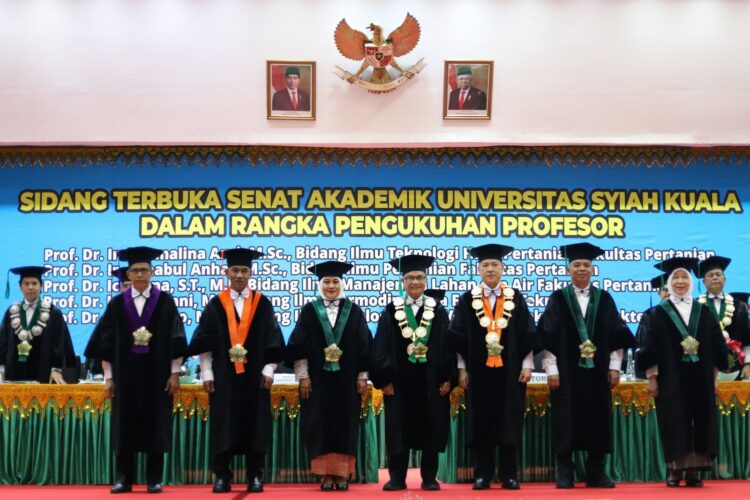 Universitas Syiah Kuala melalui Sidang Terbuka Senat Akademik Universitas yang dipimpin Ketua Senat Akademik Universitas Prof Dr Ir Abubakar Karim MSi mengukuhkan lima profesor baru, Senin (27/2)