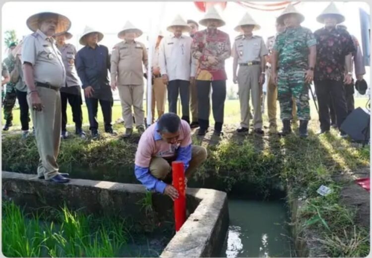Pemasangan patok batas bidang tanah di Desa Lambunot Kecamatan Indrapuri, Kabupaten Aceh Besar, Jum'at (3/2)