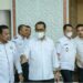 Menhub Budi Karya Sumadi didampingi Pj Gubernur Aceh Achmad Marzuki dan Anggota DPR RI Ruslan M Daud saat tiba di Bandara SIM Blang Bintang, Aceh Besar, Jum'at (3/2)