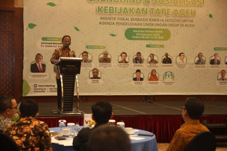 Plt. Asisten Perekonomian dan Pembangunan Setda Aceh Mawardi menyampaikan sambutan pada acara launching dan sosialisasi penerapan kebijakan TAPE Aceh di Hotel Hermes Palace Banda Aceh, Kamis (9/2)