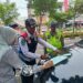 Dishub Banda Aceh bersama Ditlantas Polda Aceh melakukan sosialisasi penerapan ETLE Mobile terhadap pengemudi mobil yang melanggar rambu larangan parkir dan parkir di sembarang tempat di wilayah Banda Aceh, Senin (13/2)