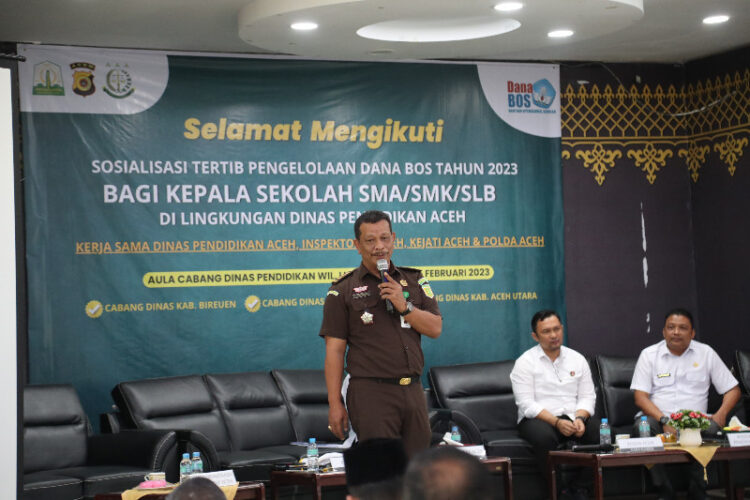 Kasi Penkum Kejati Aceh Ali Rasab Lubis SH MH menjadi pemateri pada sosialisasi tertib penggunaan dana BOS tahun 2023