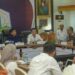 Pj Gubernur Aceh Achmad Marzuki bersama Sekjen Kemendagri Suhajar Diantoro menggelar Rakor Pengembangan Ekonomi Aceh dengan Bupati/Wali Kota dan Kepala SKPA, di Meuligoe Gubernur Aceh, Jum'at (17/3)