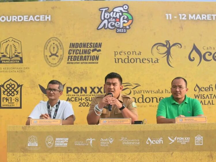 Kadisbudpar Aceh Almuniza Kamal memberikan keterangan pers terkait penyelenggaraan Tour de Aceh 2023