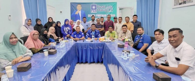 DPD Partai Amanat Nasional Kota Banda Aceh, menggelar silaturahmi pengurus harian yang baru pasca reshuffle dan pergantian Sekretaris DPD PAN Banda Aceh, Senin (13/3)