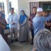Staf Ahli Bupati Aceh Besar Anita menyaksikan prosesi tepung tawar Kampus Akademi Akupunktur Aceh, di Neheun Kecamatan Mesjid Raya, Selasa (14/3)