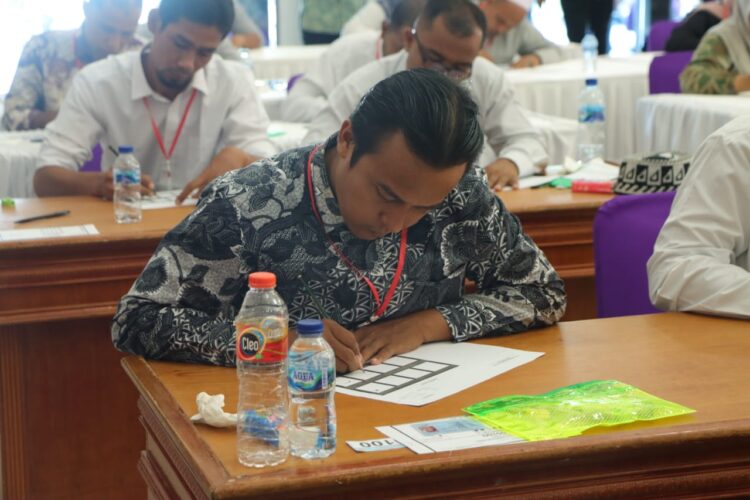 Tim dari Biro SDM Polda Aceh menggelar tes psikologi bagi calon anggota Panwaslih Provinsi Aceh di Asrama Haji Embarkasi Aceh, Kamis (16/3)