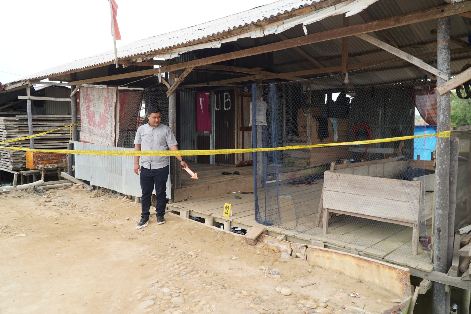 Anggota Opsnal Satreskrim Polres Aceh Timur melakukan olah TKP di lokasi penganiayaan berat dan mengamankan mengamankan pelaku SY (23), warga Kecamatan Darul Falah Aceh Timur.