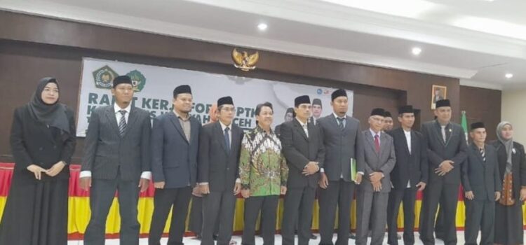 Kopertais Wilayah V Aceh melantik Forum Pimpinan PTKIS di Aula Pascasarjana UIN AR-Raniry, Sabtu (18/3)