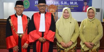 Firmansyah dilantil sebagai Hakim Tinggi Ad Hoc Tipikor untuk masa jabatan kedua 2023 - 2028 di Gedung Balai Tgk Chik Ditiro, Pengadilan Tinggi di Banda Aceh, Kamis (30/3)