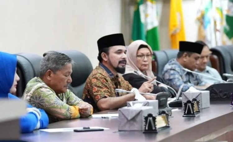 Ketua Komisi I Dpra Iskandar Usman Al Farlaky