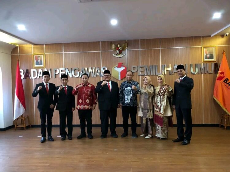 Lima Anggota Panwaslih Aceh 2023-2028 dilantik yakni Agus Syahputra, Fahrul Rizha Yusuf, Maitanur, Safwani dan Yusriadi