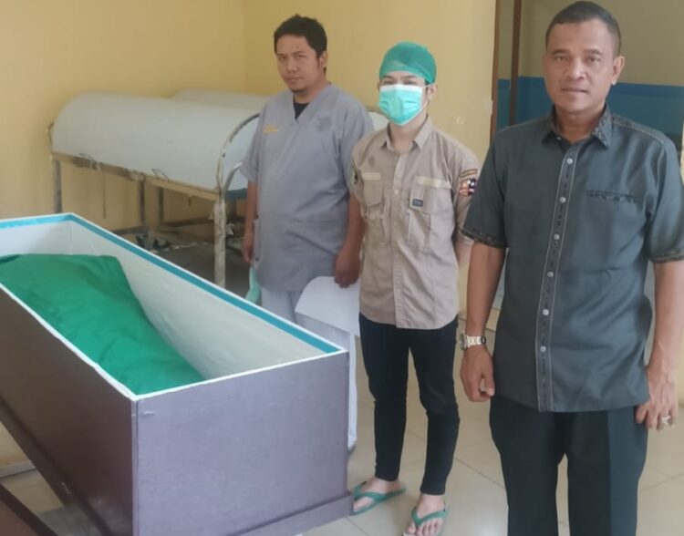 Pengurus Pusat Taman Iskandar Muda membantu pemulangan jenazah warga Aceh, yang ditemukan meninggal dunia di kamar kosnya di Depok, Jawa Barat