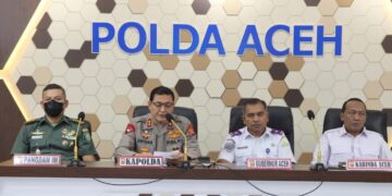 Kapolda Aceh Irjen Pol Ahmad Haydar didampingi Kadishub Aceh membuka rapat koordinasi lintas sektoral terkait pengamanan Hari Raya Idul Fitri 1444 Hijriah tahun 2023 di Aula Machdum Sakti Polda Aceh, Rabu (12/4)